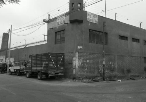 Excelente Local Industrial En Ate Vulcano 27 - Imagen 1