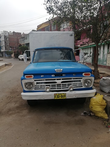 vendo un camioncito ford 350 petrolero nissan - Imagen 1